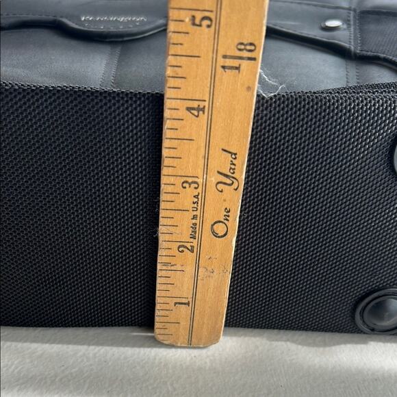 Kensington Contour Pro 17" Laptop Carrying Case - Picture 11 of 12